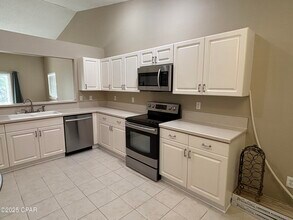 110 Covington St in Panama City Beach, FL - Foto de edificio - Building Photo