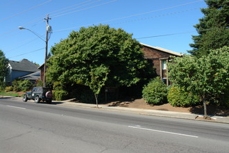 1535-1575 Commercial St SE in Salem, OR - Building Photo - Building Photo