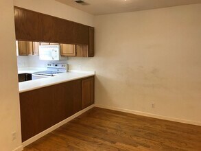 1555 Cherry St in San Carlos, CA - Building Photo - Building Photo