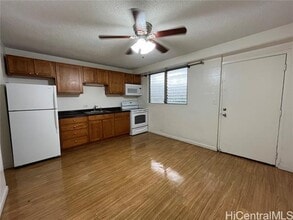 2407 Tusitala St in Honolulu, HI - Building Photo - Building Photo