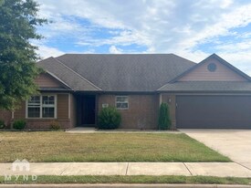 430 Capri St in Centerton, AR - Building Photo