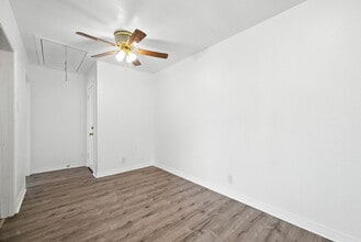 3038 Falls Dr in Dallas, TX - Building Photo - Building Photo
