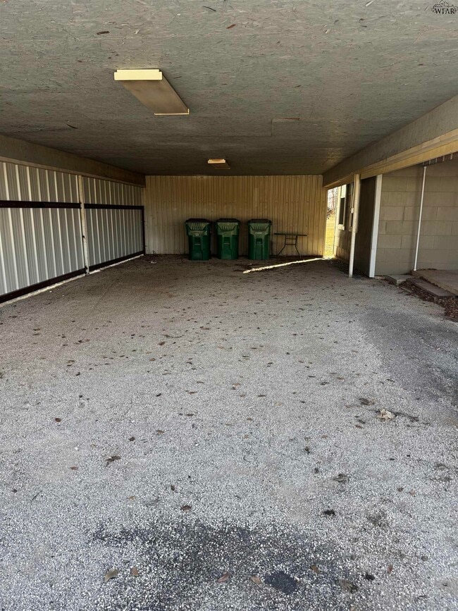 603 E Alameda St in Iowa Park, TX - Building Photo - Building Photo