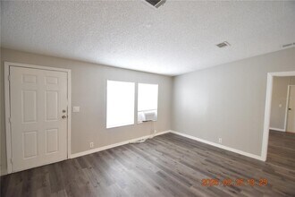 7515 Symmes Rd in Gibsonton, FL - Building Photo - Building Photo