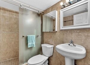 546 SW 1st St, Unit 607 in Miami, FL - Building Photo - Building Photo