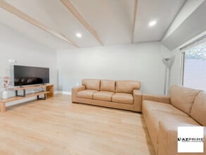 1221 E Highland Ave in Phoenix, AZ - Building Photo - Building Photo