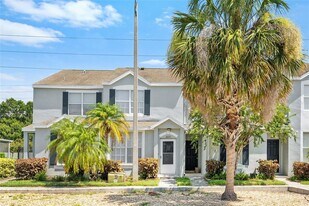6025 Osprey Lake Cir in Riverview, FL - Building Photo