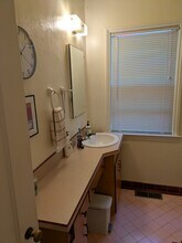 636 NE 30th Ave, Unit Apt B in Portland, OR - Building Photo - Building Photo