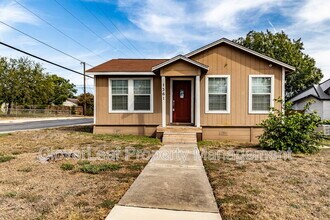 1361 W Gramercy Pl in San Antonio, TX - Building Photo - Building Photo