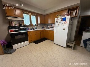 1210 Julie Dr in Champaign, IL - Building Photo - Building Photo