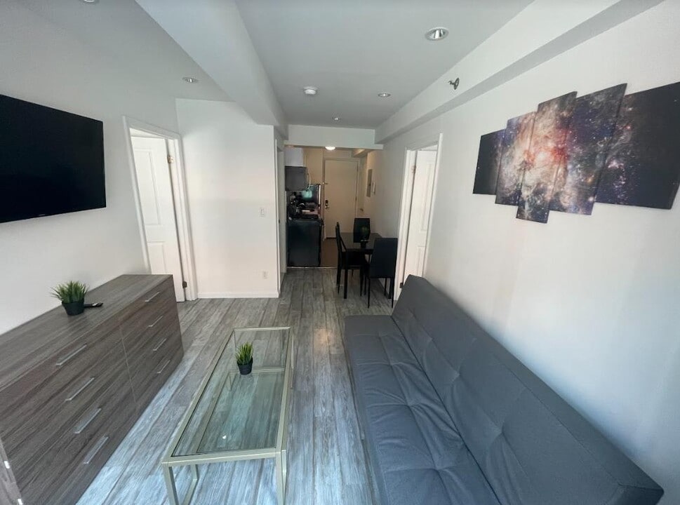 521 W 48th St in New York, NY - Building Photo