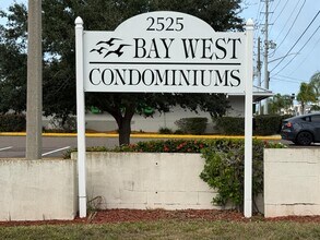 2525 W Bay Dr in Belleair Bluffs, FL - Building Photo - Building Photo