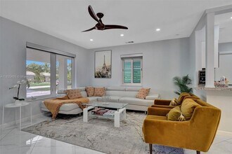 5230 NE 20th Ave in Fort Lauderdale, FL - Foto de edificio - Building Photo