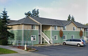 300 NE 7th Ave in Oak Harbor, WA - Building Photo - Building Photo