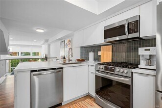 5435 Yarmouth Ave in Los Angeles, CA - Building Photo - Building Photo