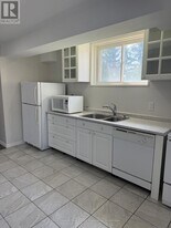 135 Monarch St in Welland, ON - Building Photo