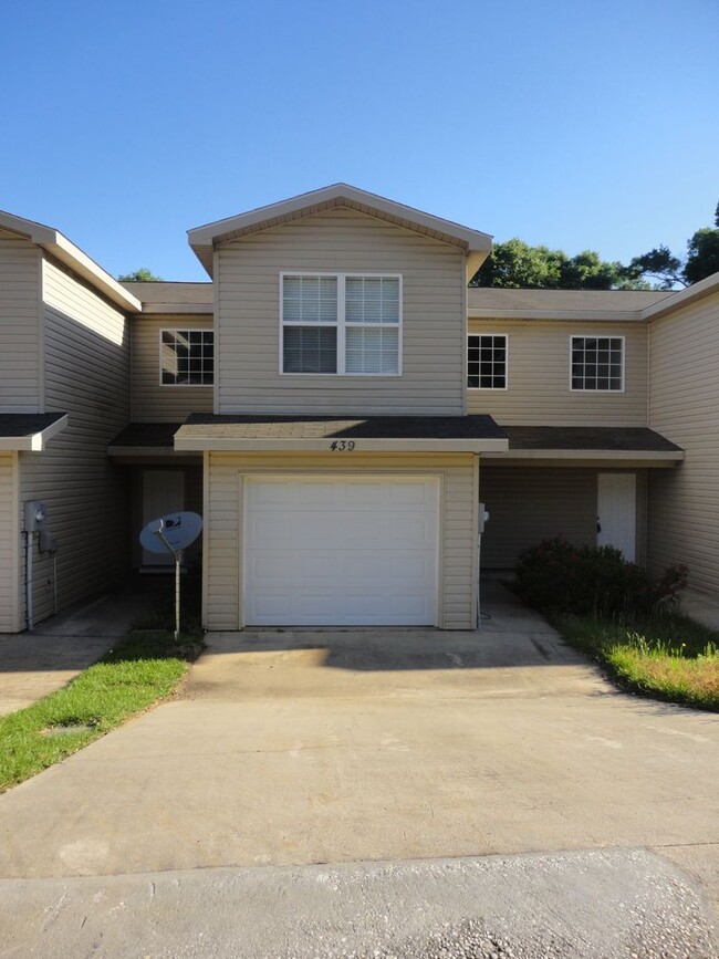 property at 439 Sandy Oak Dr