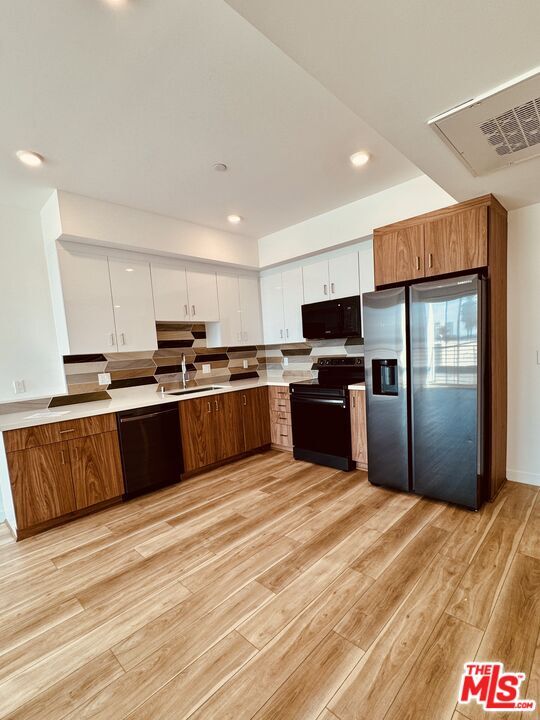 252 N Hoover St in Los Angeles, CA - Building Photo - Building Photo
