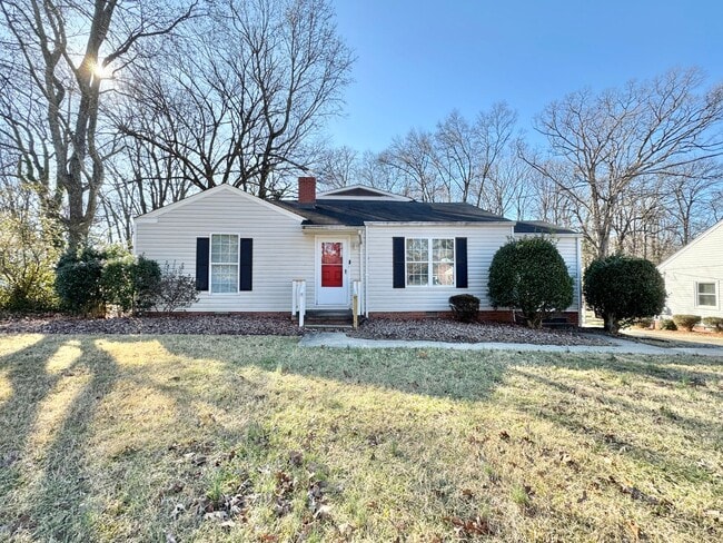 property at 2627 Stratford Dr