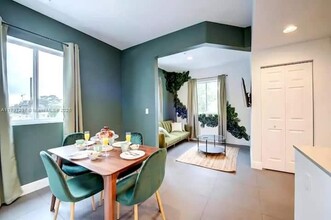 346 NW 35th St in Miami, FL - Building Photo - Building Photo