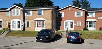 GREAT VALUE TWO BEDROOM ROW TOWNHOME IN NORTH LONDON in London, ON - Building Photo