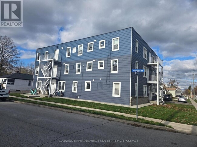 25 Forsythe St in Fort Erie, ON - Building Photo - Building Photo