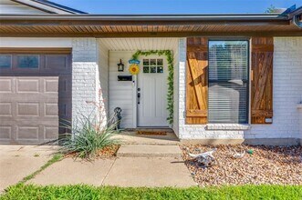204 Laura Dr in Burleson, TX - Building Photo - Building Photo