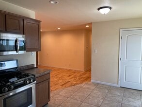 1606 Pecan Cir in Gallup, NM - Foto de edificio - Building Photo