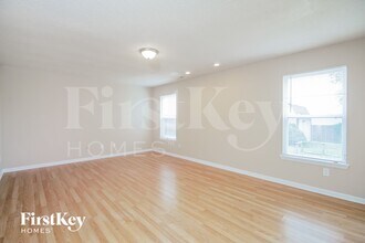 220 Woodstream Ct in Greenfield, IN - Foto de edificio - Building Photo