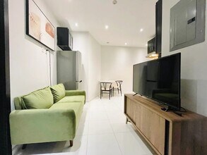 Furnished room/NOT APARTMENT, Unit 6A in New York, NY - Building Photo - Building Photo