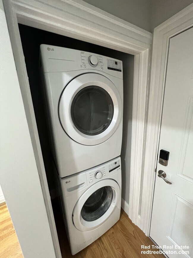 366 Highland Ave, Unit 3 in Somerville, MA - Building Photo - Building Photo