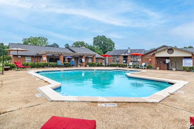 Summerhill Woods Apartments in Texarkana, TX - Building Photo - Building Photo