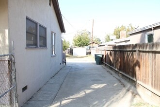 706 Huskey Dr in Bakersfield, CA - Building Photo - Building Photo