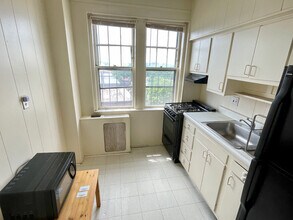 2007 Commonwealth Ave, Unit 27 in Auburndale, MA - Building Photo - Building Photo