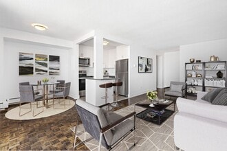 Langs Apartments in Ottawa, ON - Building Photo - Building Photo