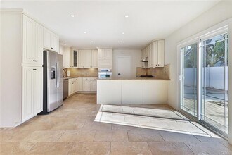 8601 Santa Susana Pl in Los Angeles, CA - Building Photo - Building Photo