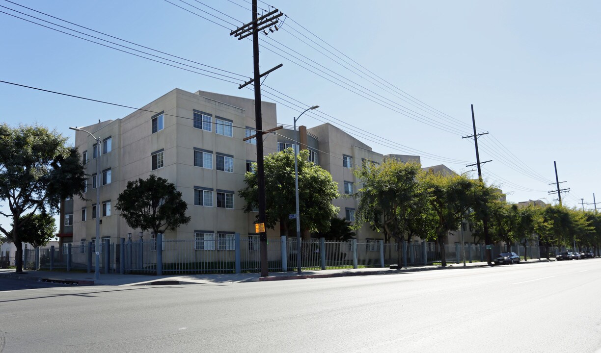 Amistad Plaza in Los Angeles, CA - Building Photo