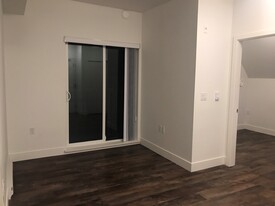 1539 Comox St in Vancouver, BC - Building Photo