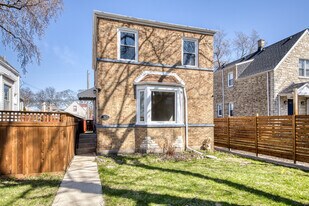 3423 N Springfield Ave in Chicago, IL - Building Photo