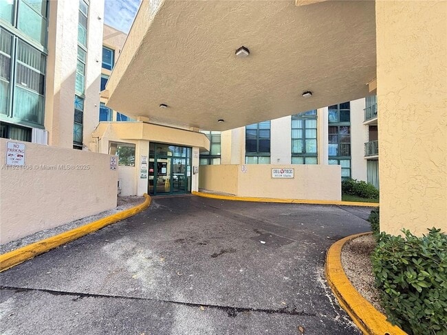 2075 SW 122nd Ave, Unit 405 in Miami, FL - Foto de edificio - Building Photo