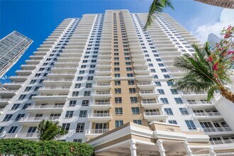 801 Brickell Key Blvd, Unit 2707 in Miami, FL - Building Photo - Building Photo
