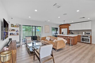 8610 NW 25th St in Sunrise, FL - Building Photo - Building Photo