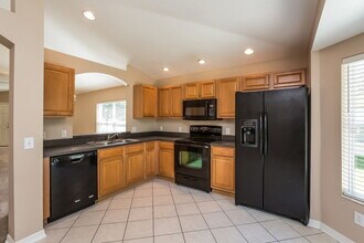 4321 Bethpage Ct in Zephyrhills, FL - Building Photo - Building Photo