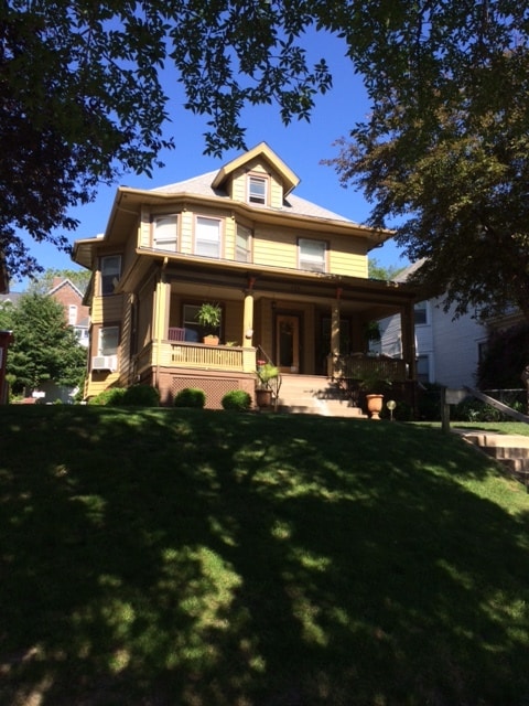 124 N 38th Ave, Unit 4 in Omaha, NE - Building Photo - Building Photo