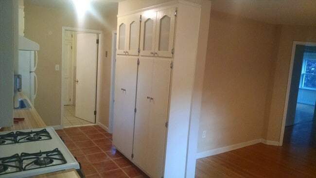 1 Lovell Ave, Unit A in Morristown, NJ - Foto de edificio - Building Photo