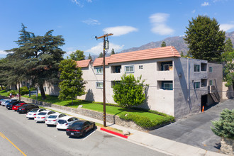 Americana La Crescenta in La Crescenta, CA - Foto de edificio - Building Photo