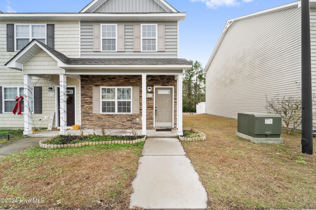 512 Oyster Rock Ln in Sneads Ferry, NC - Building Photo