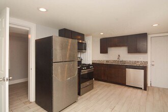 2966 N Ridgeway Ave, Unit M09H in Chicago, IL - Foto de edificio - Building Photo