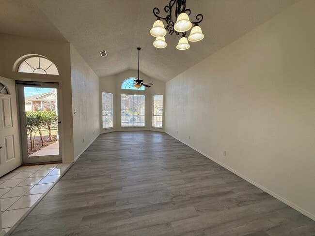 1113 Rosewood Dr in Clovis, NM - Building Photo - Building Photo