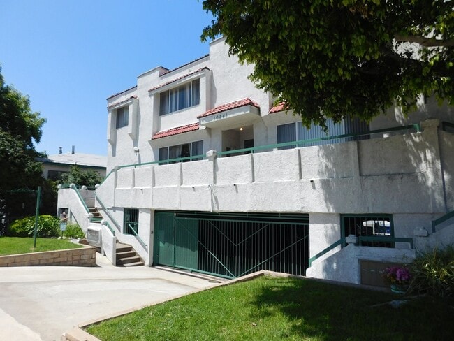Commerce, 10241 in Tujunga, CA - Building Photo - Building Photo